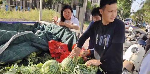 阜阳太和盲人吃瓜视频,感受生活美好瞬间