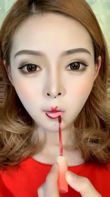 网红嘟嘟唇照片,照片走红网络