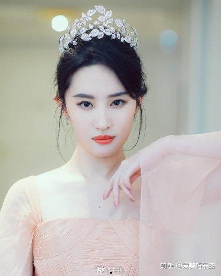 最天然女明星,揭秘最天然女明星的护肤秘籍”