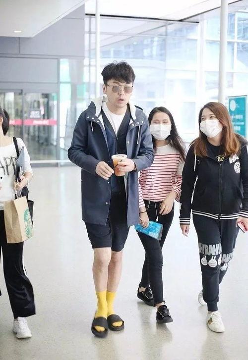 明星机场照的,时尚穿搭与人气爆棚的瞬间